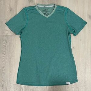 Patagonia Women’s Capilene 2 Lightweight aqua cooling base layer Tshirt medium